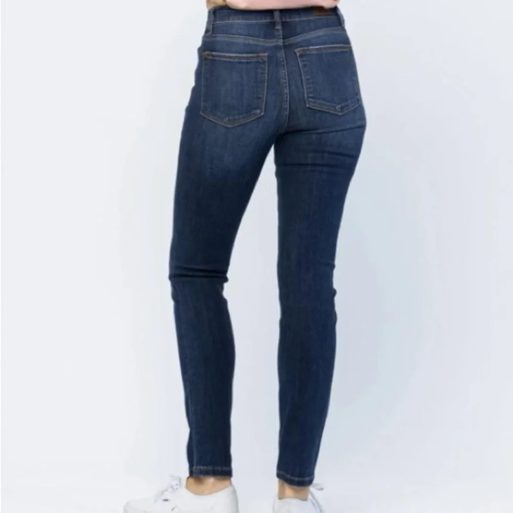 Judy Blue high waist relaxed fit dark wash size 16w - Picture 3 of 4